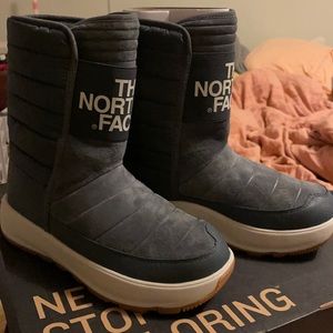 Brand new never worn Ozone park winter pull on boot